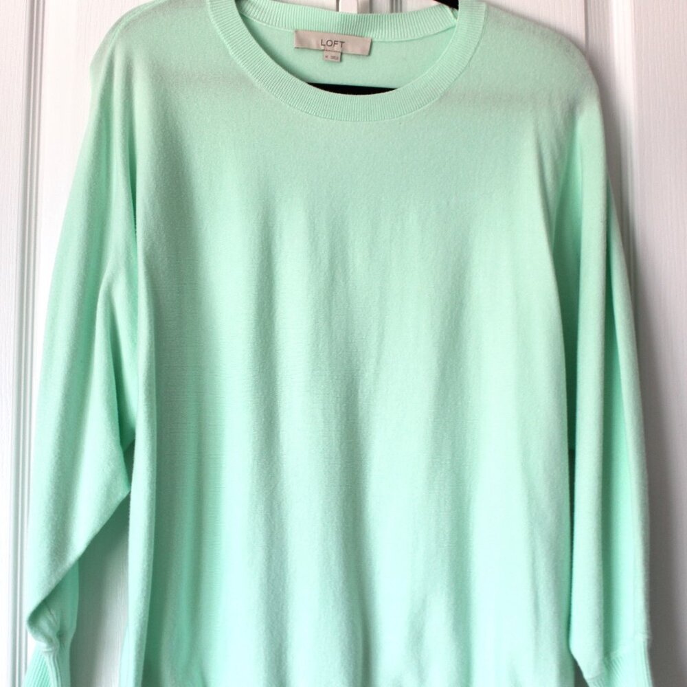 LOFT Spring Fashion - Mint Green Long Sleeve Crew Neck Sweater Size M